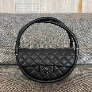 샤넬 블랙 원형 핸드백